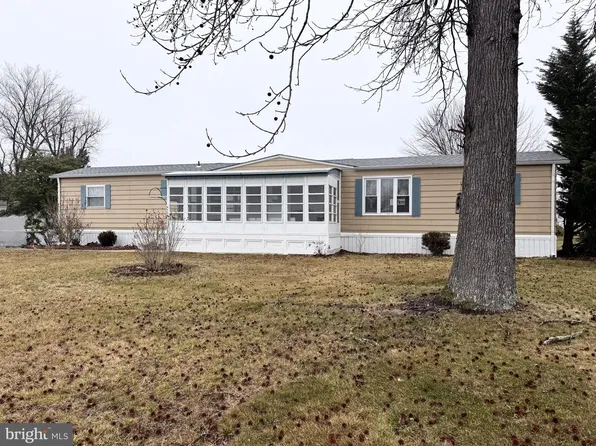 101 Country Ln, Buena, NJ 08310