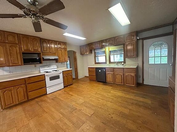 3rd image of 636 1st St NW
