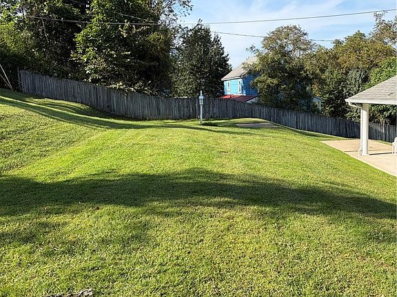 5th image of 275 Maple St
