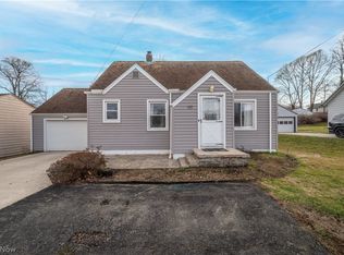 60 Renee Dr, Struthers, OH 44471