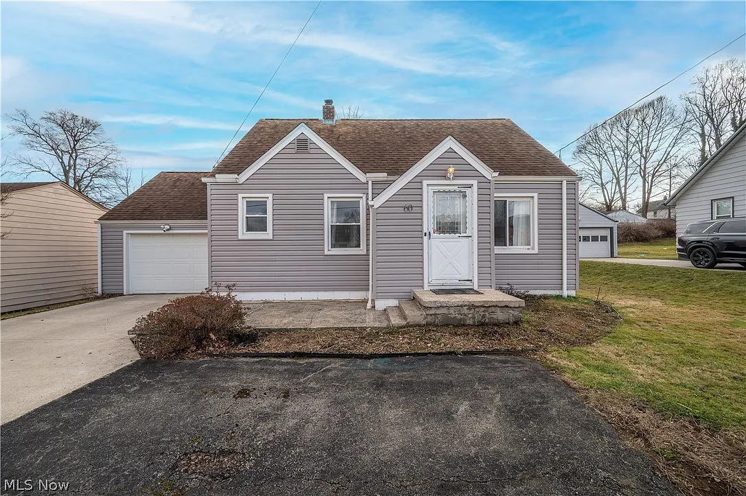 60 Renee Dr photo 1