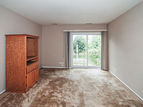 3rd image of 1005 Des Plaines Ave #A304