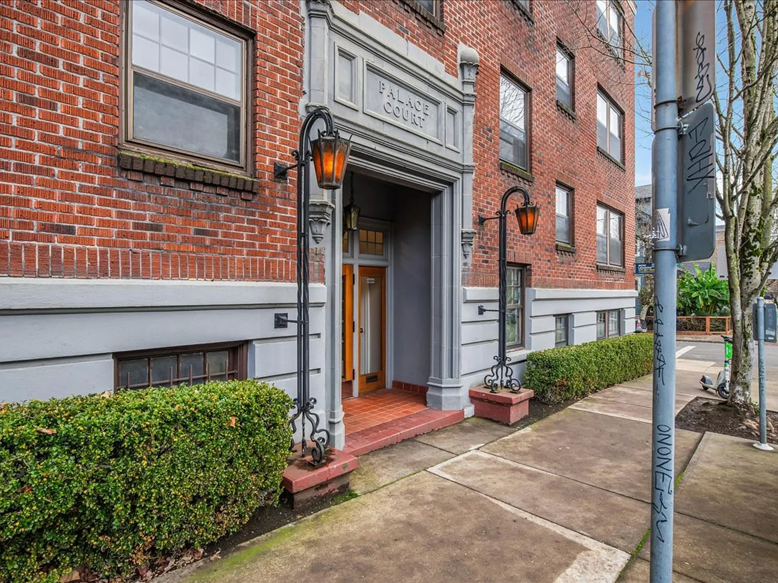 Palace Court Apartments — Photo 4