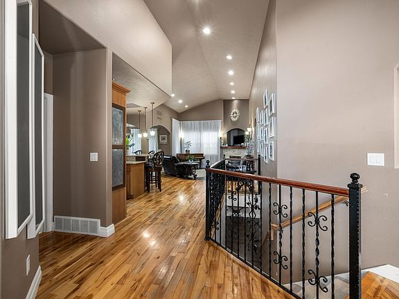 5th image of 2728 W Grace Ave