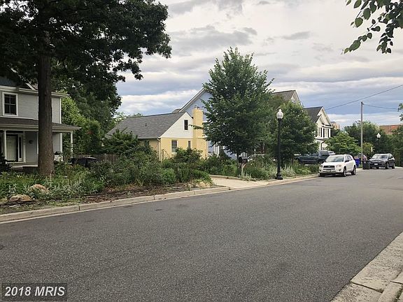 4th image of 1535 N Randolph St