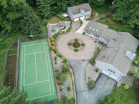 2nd image of 433 Snuff Mill Ln