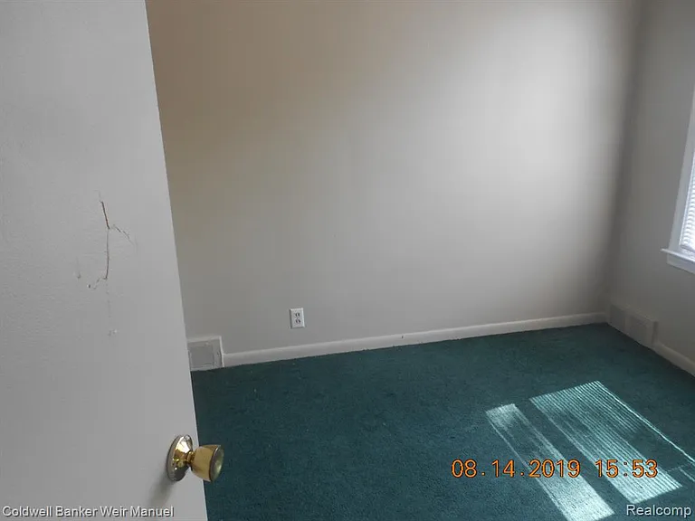 17636 Chester Ave — Photo 3