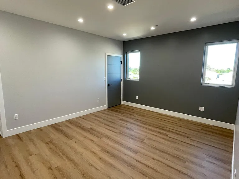 6345 Farmdale Ave #1/2 — Photo 28