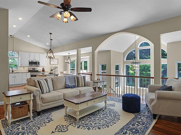 5th image of 6 Fox Mill Dr