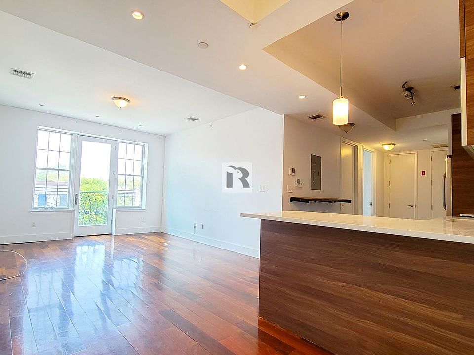 1st image of 296 Macon St #4A