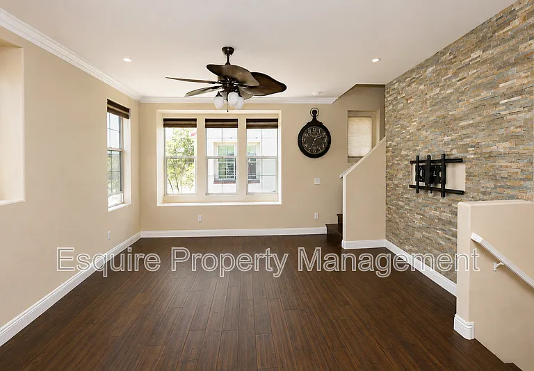2337 Chapel Dr #9 — Photo 4