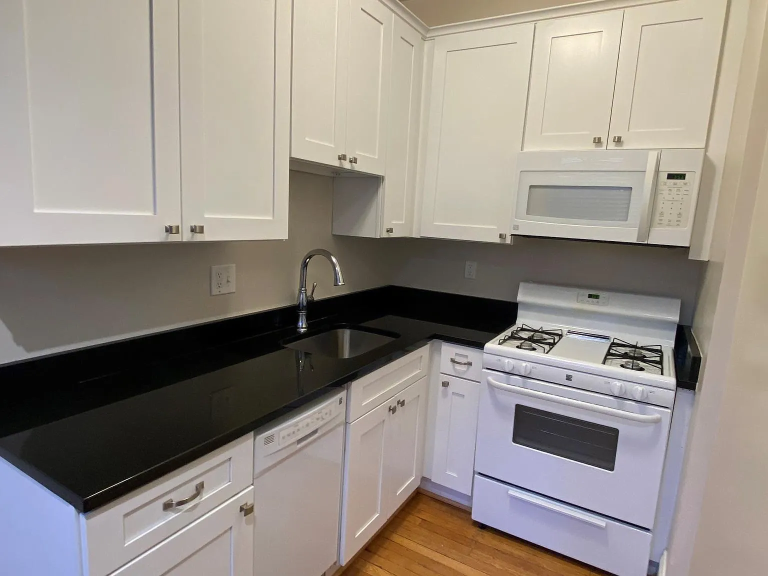 1 bed, $1,895 — Photo 1