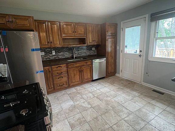 5th image of 1239 Westchester Dr