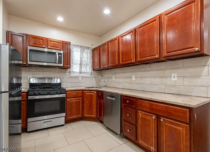 Building Photo - 467 Hawthorne Ave #2