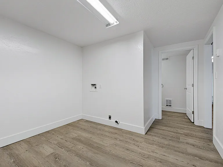 2319 Iowa Ave #B — Photo 9