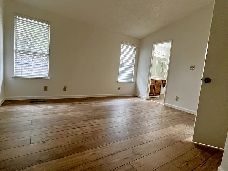 1141 Ambassador Dr — Photo 12