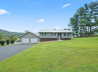 1211 Fairway Ln, Livingston, TN 38570