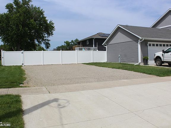 4th image of 310 W 13th St