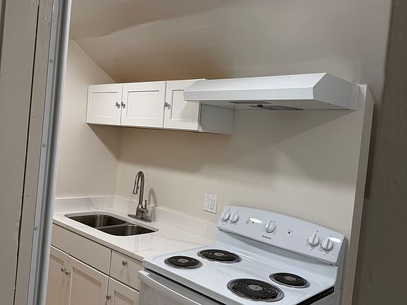 3rd image of 2241 Cleneay Ave #3