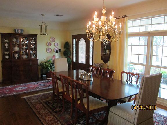 Open concept entry and dining