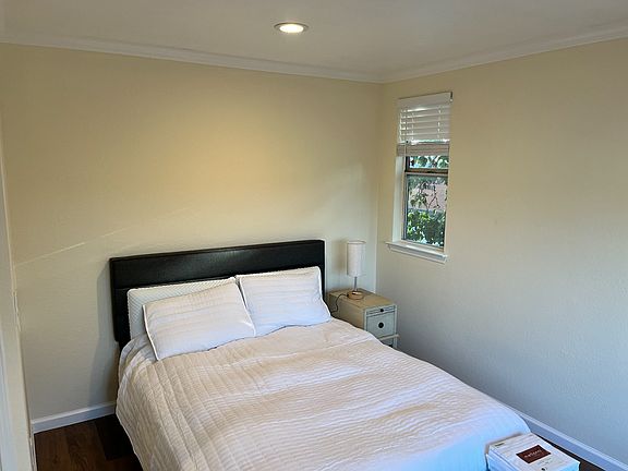 5th image of 626 Hilton St