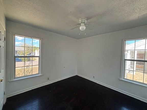 5th image of 1053 Chamberlain St