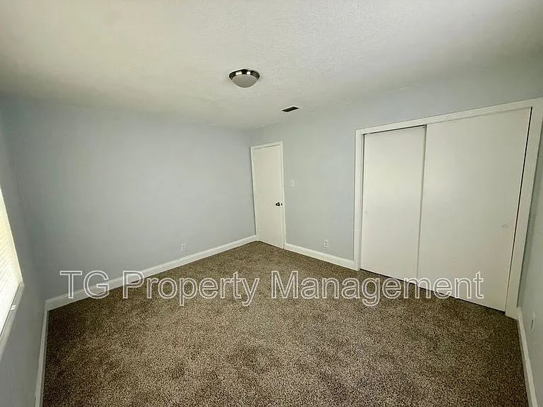 4721 E Castlewood Dr — Photo 9