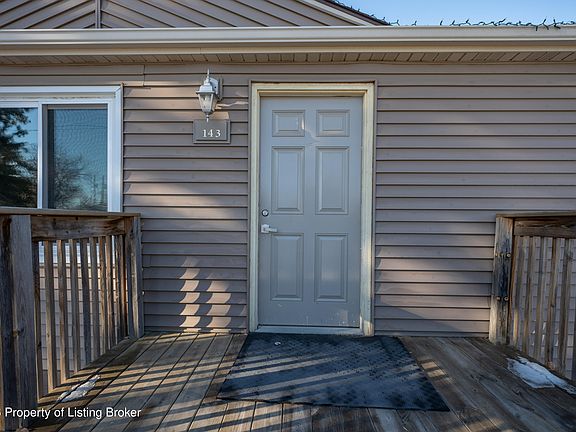4th image of 143 College Ave