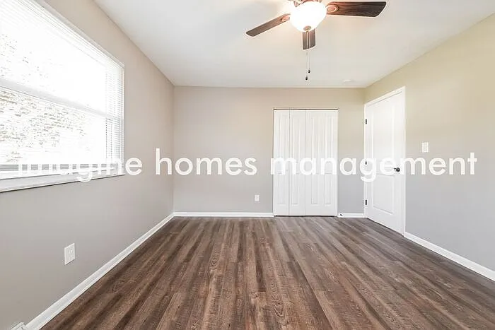 2392 Ashdale Dr — Photo 8