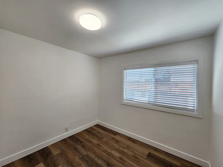 2313 Vanderbilt Ln #D — Photo 7
