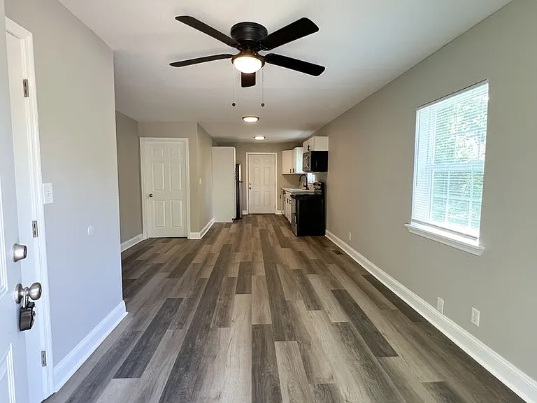 105 Wilson Ct — Photo 3