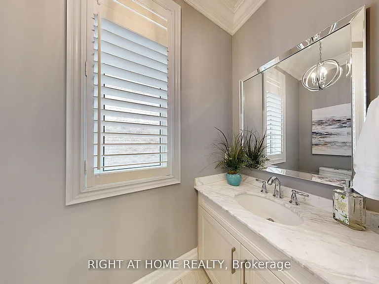 385 Tudor Ave — Photo 16