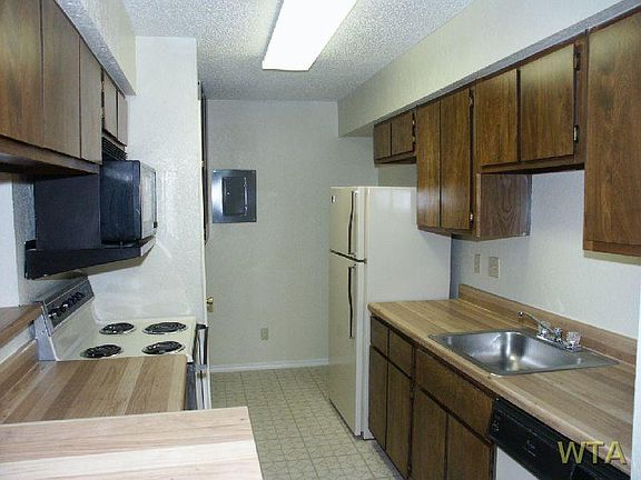 5th image of 600 Barwood Park APT 111