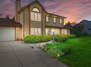 N76W16246 Sherwood Dr, Menomonee Falls, WI 53051