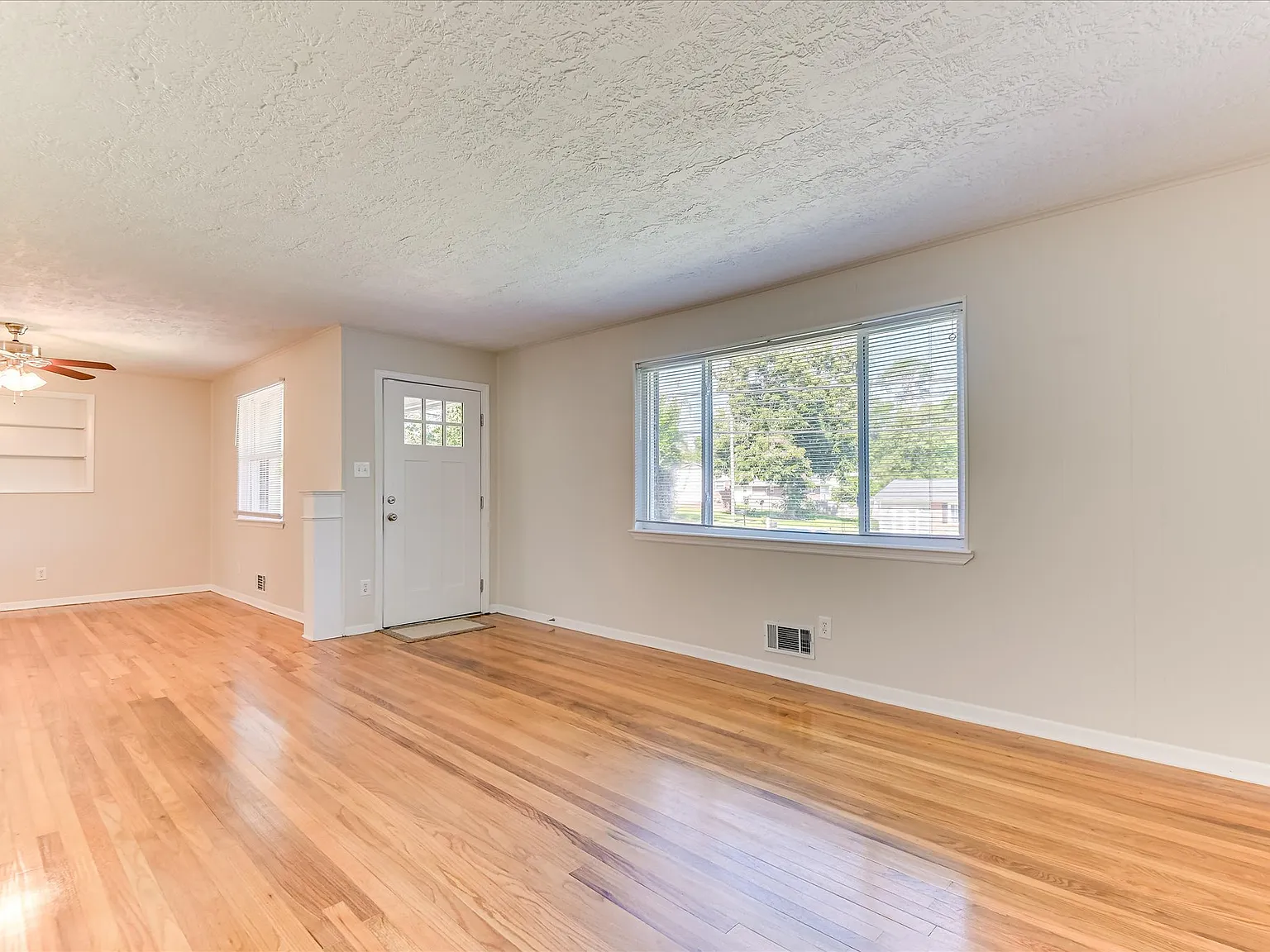 2 bed, 1.5 bath, 1534 sqft, $1,695 — Photo 4