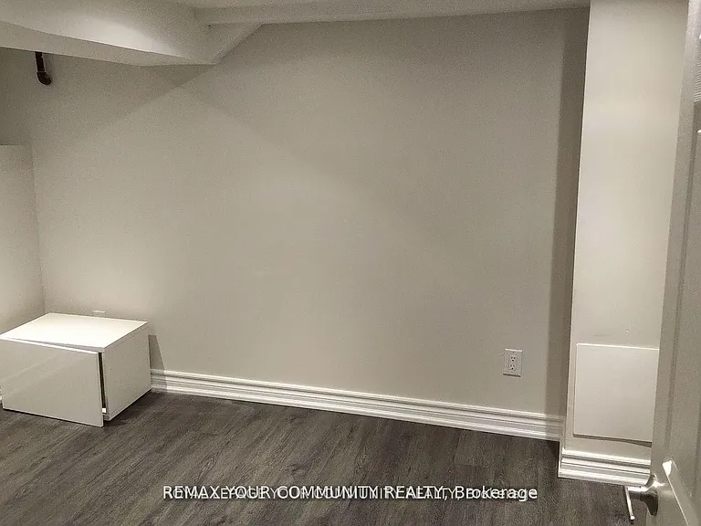761 Markham St #BASEMENT — Photo 14