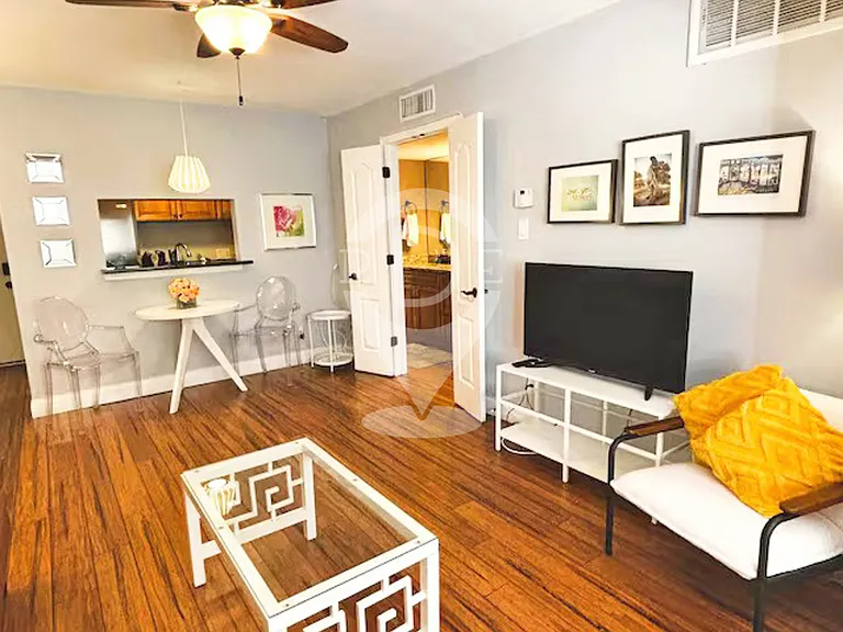 1700 Nueces St #208 — Photo 2