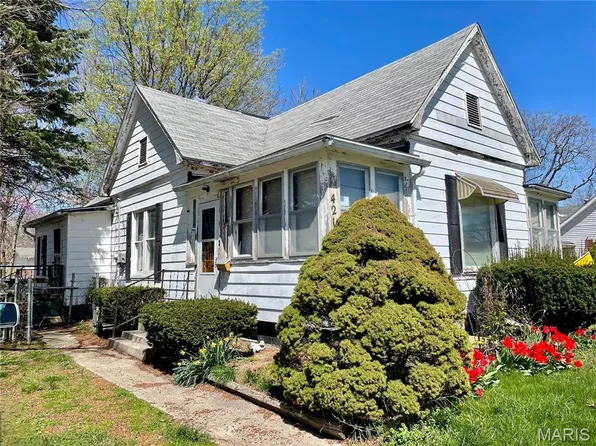 421 E Hauser St, Litchfield, IL 62056