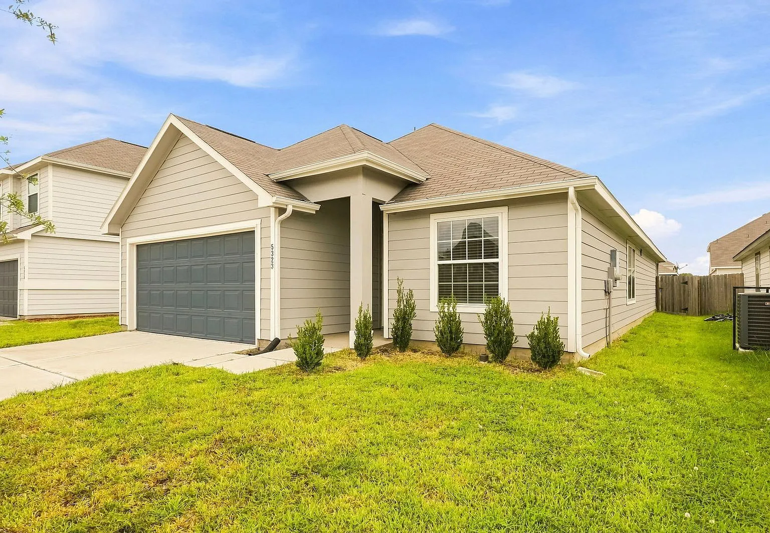 3 bed, 2.5 bath, 1729 sqft, $2,250 — Photo 2
