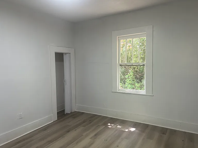 215 Dewitt Ave — Photo 7