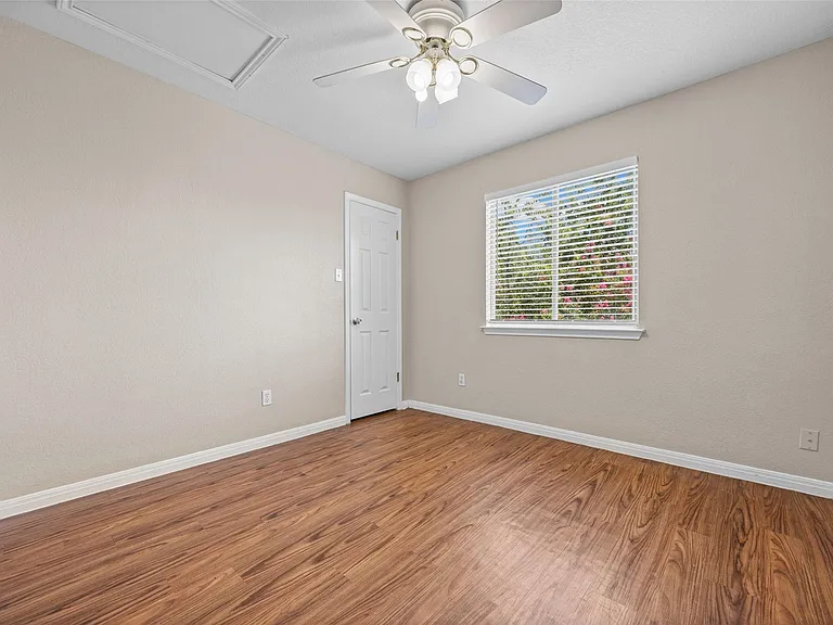 2432 Roundabout Ln — Photo 18