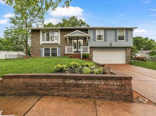 432 Sorrento Dr, Ballwin, MO 63021