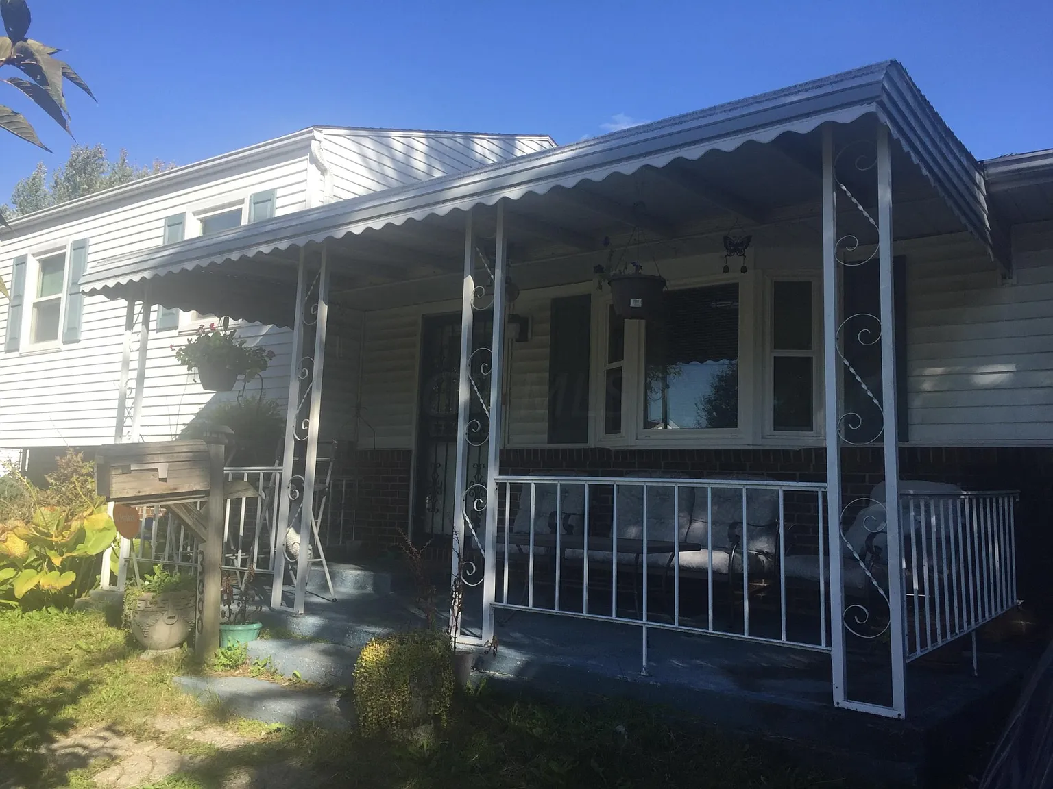3000 Reynard Rd photo 1