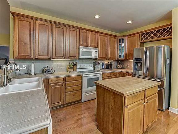 5th image of 56 E Morgan Ct