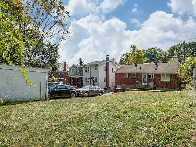 454 Warner St — Photo 36