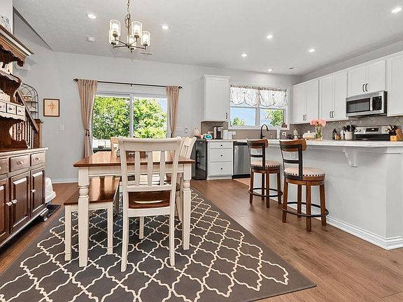 3rd image of 2128 Pebble Wood Dr