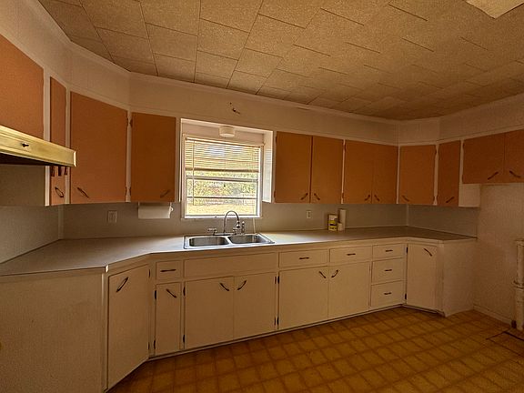 2nd image of 505 N Willis St
