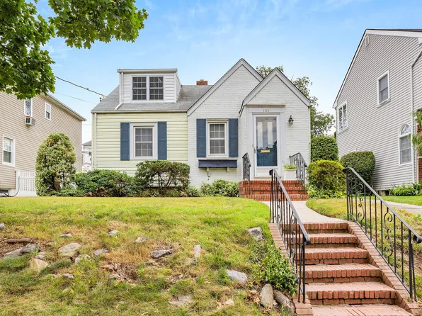 105 Moore Street, New Hyde Park, NY 11040