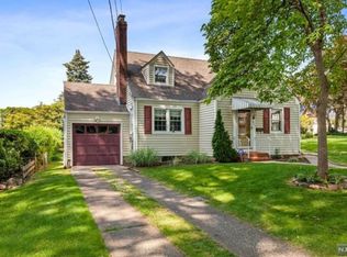 637 Penn Ave, Teaneck, NJ 07666