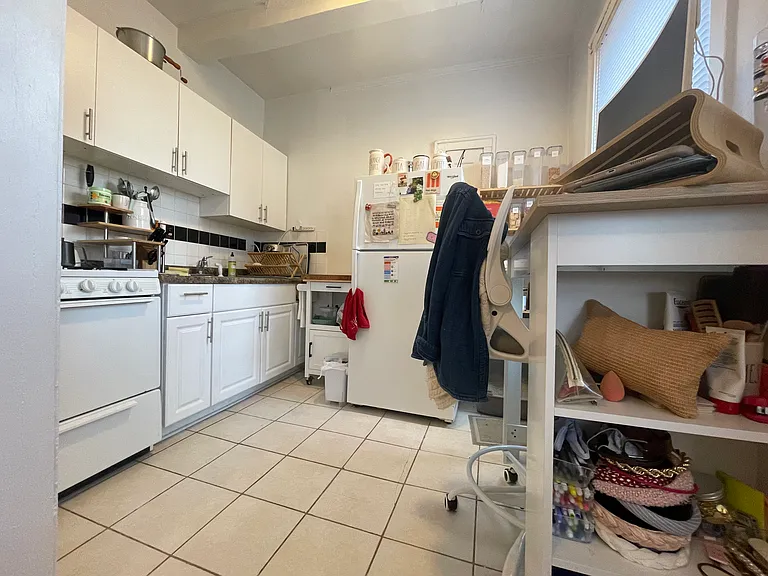 3812 N Pine Grove Ave — Photo 8